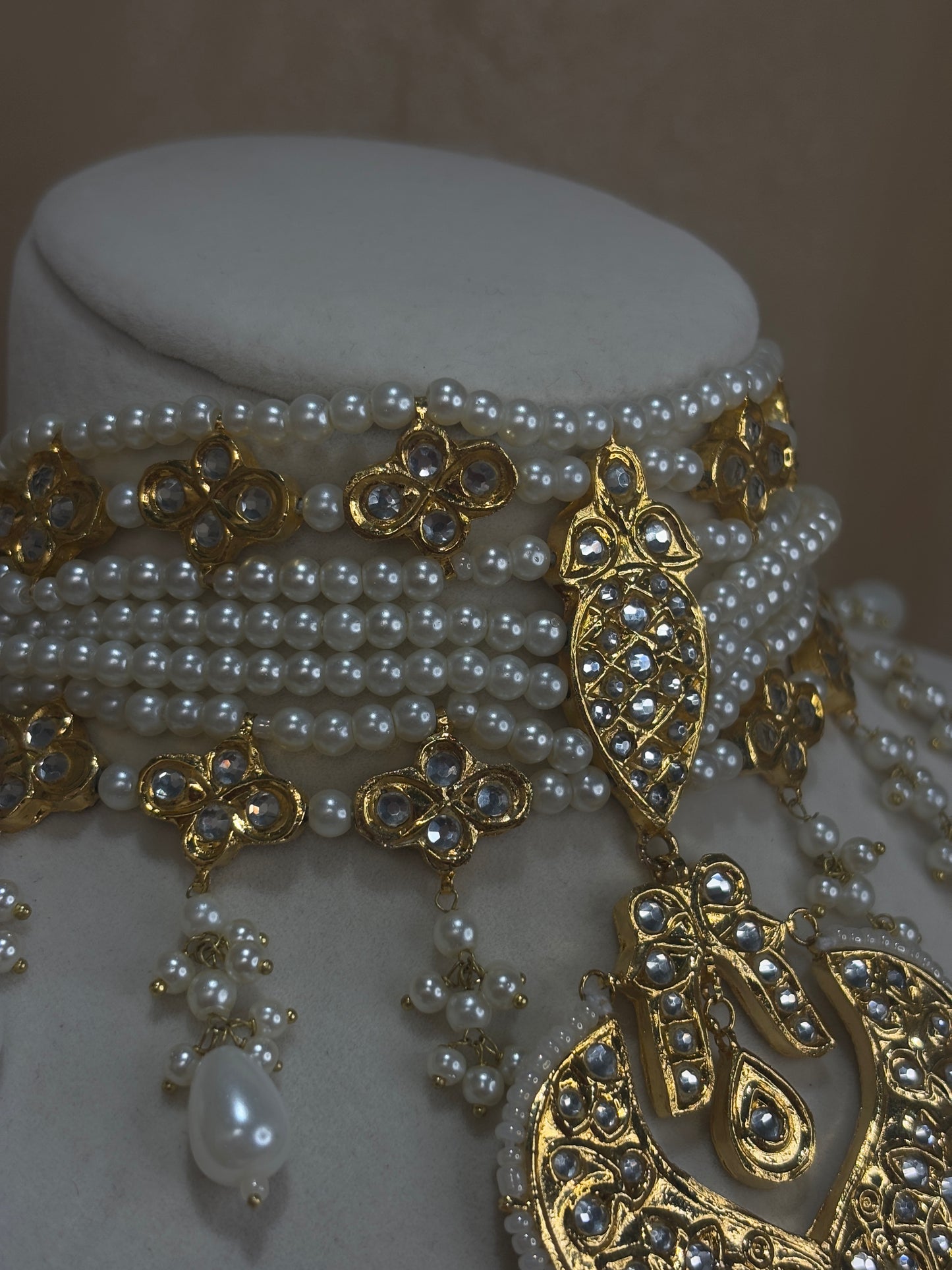 Gold thappa kundan choker set