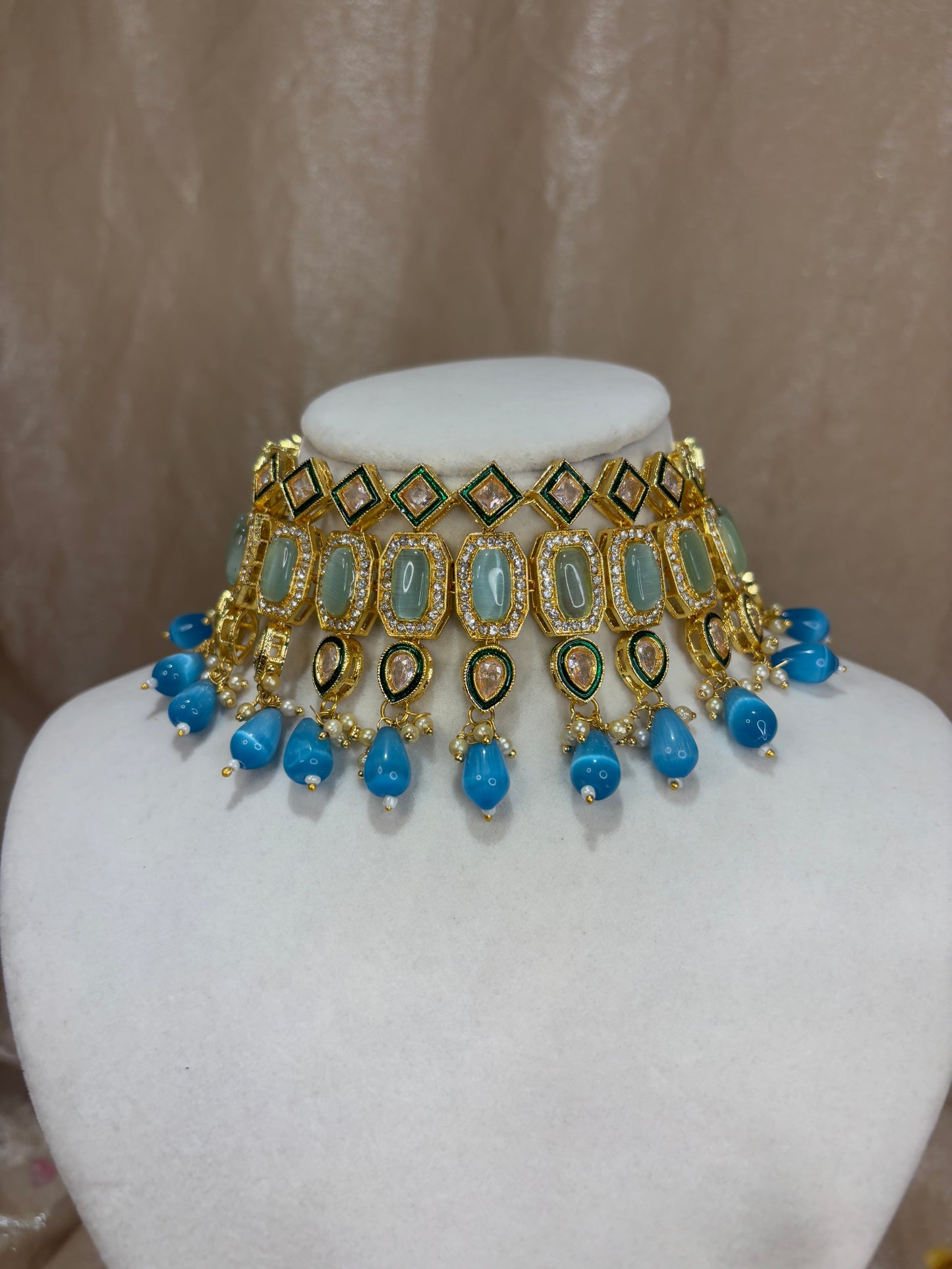 Blue choker set