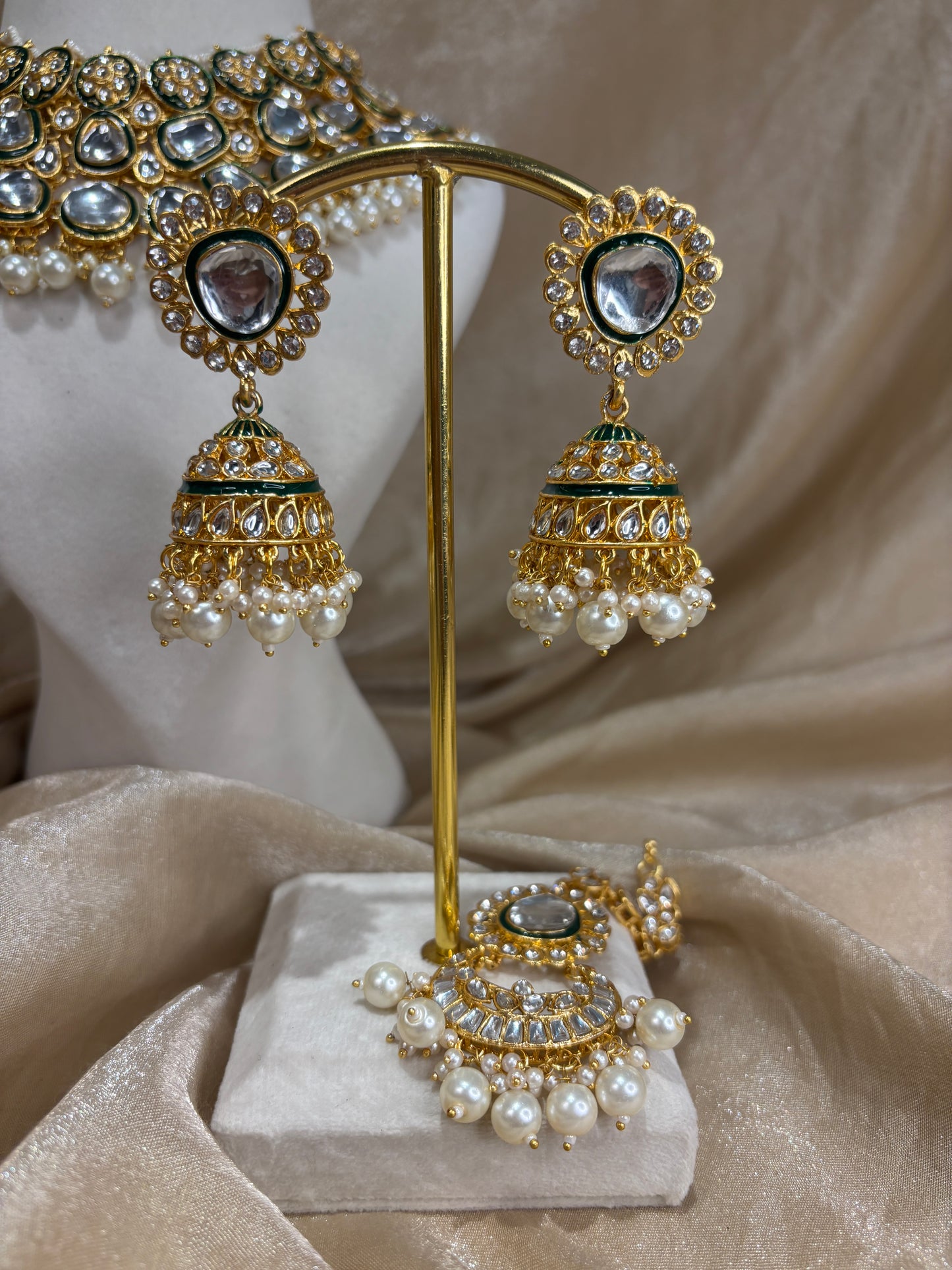 White uncut kundan statement necklace set