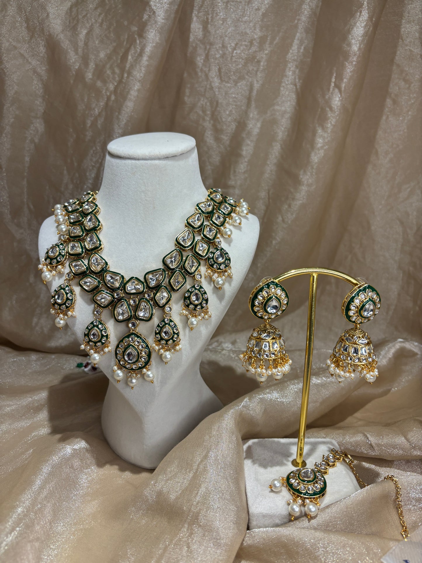 Gold necklace set