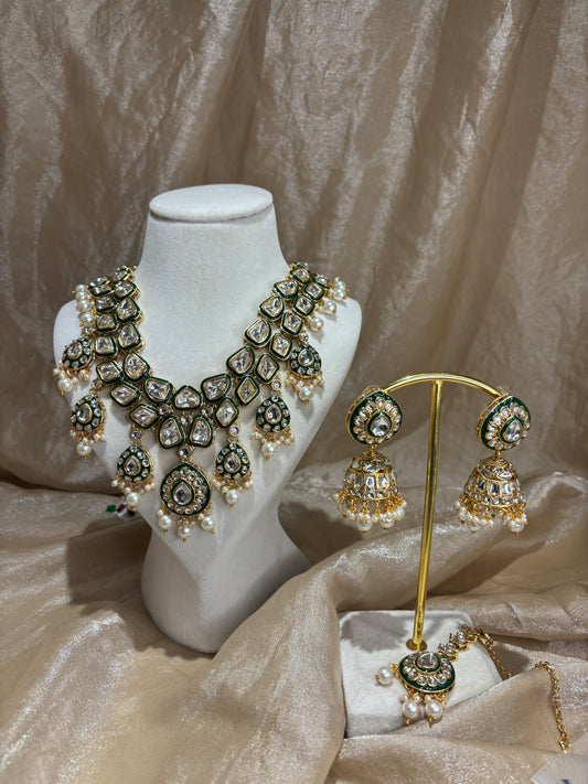Gold necklace set