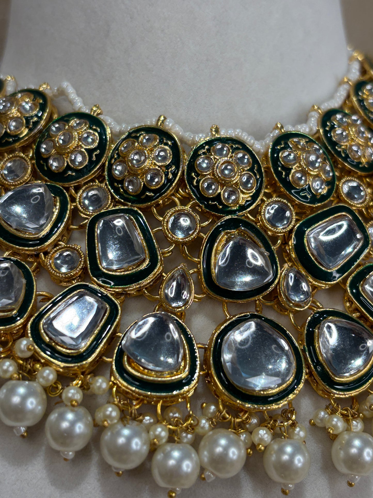 White uncut kundan statement necklace set