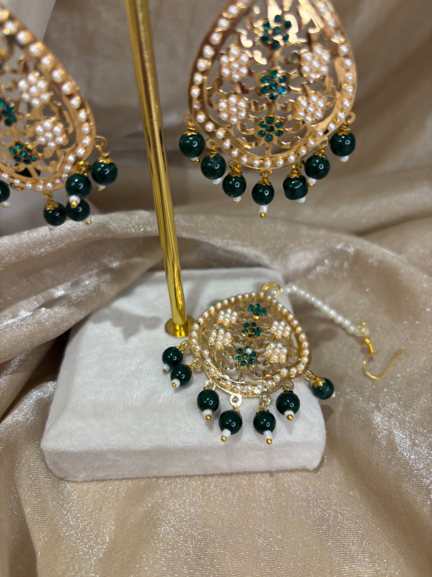 Emerald green jadau choker set