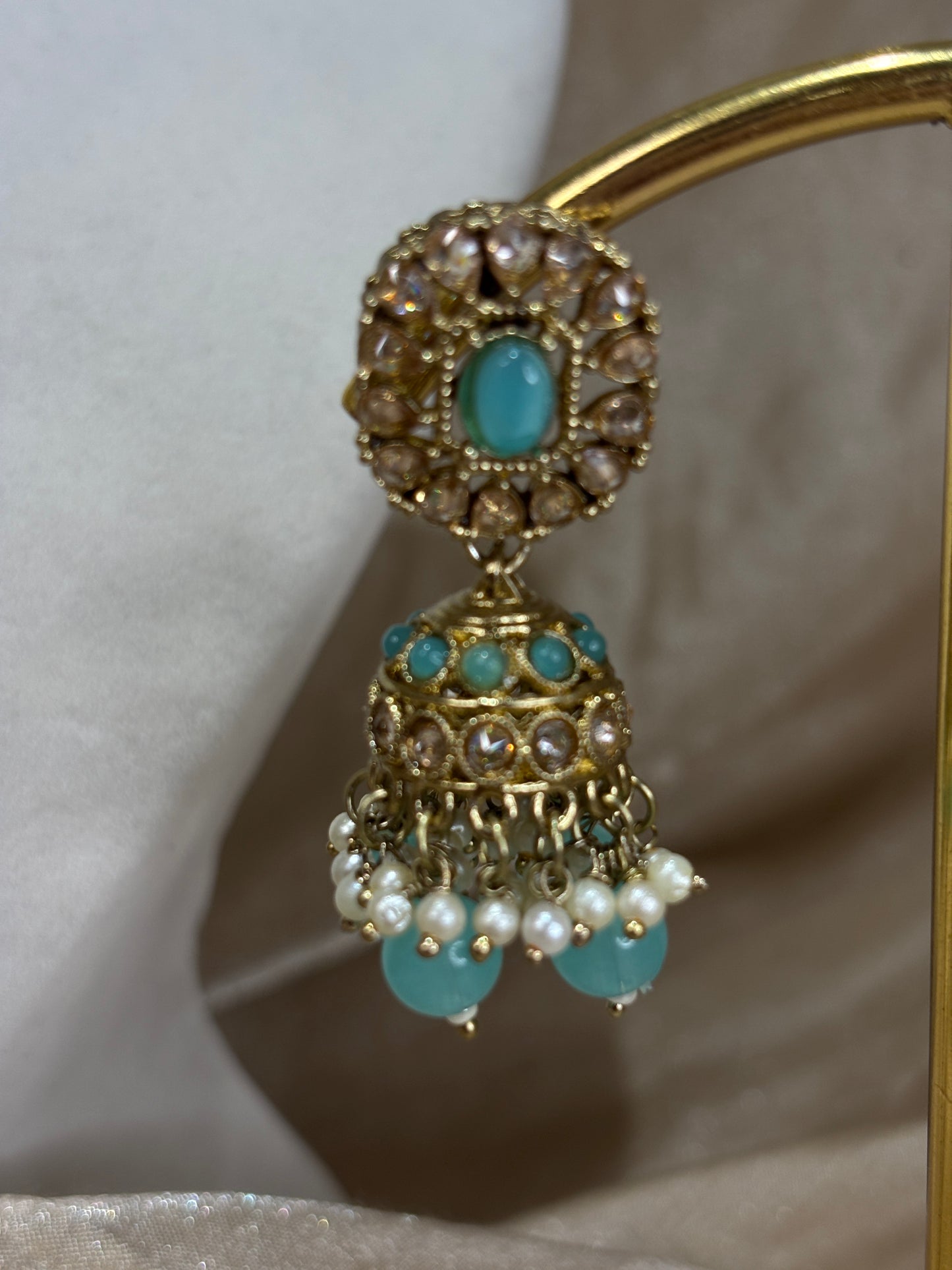 Light blue choker set