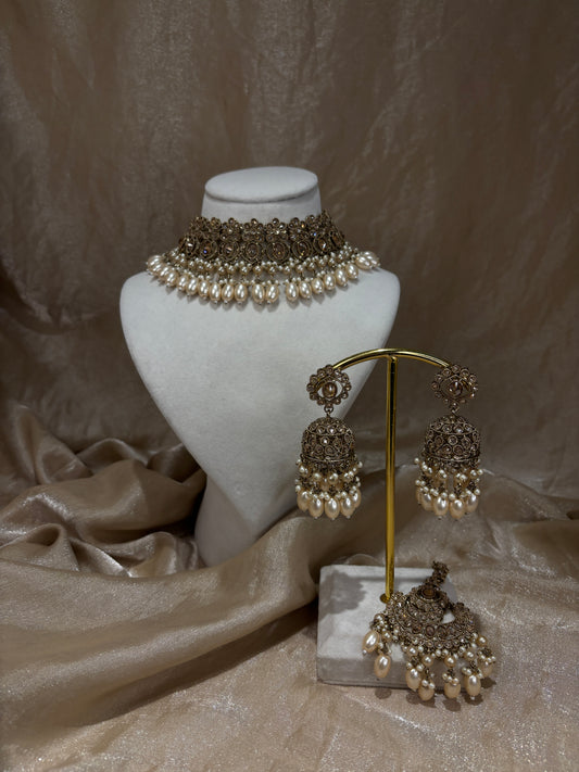 Gold choker set