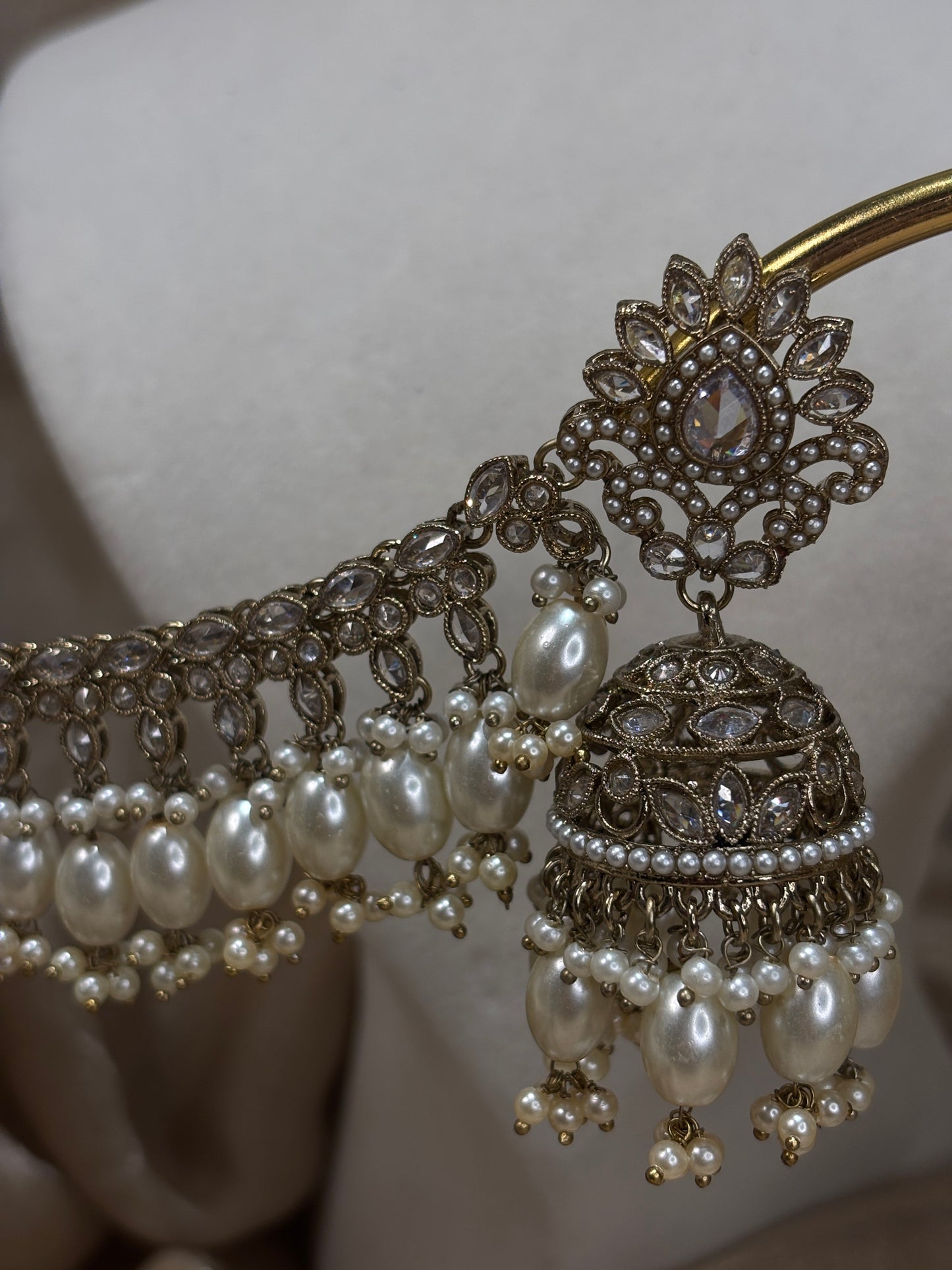 white/gold choker set
