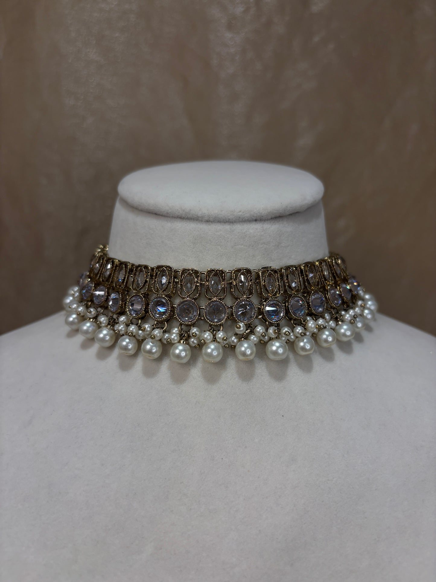 White/gold choker set