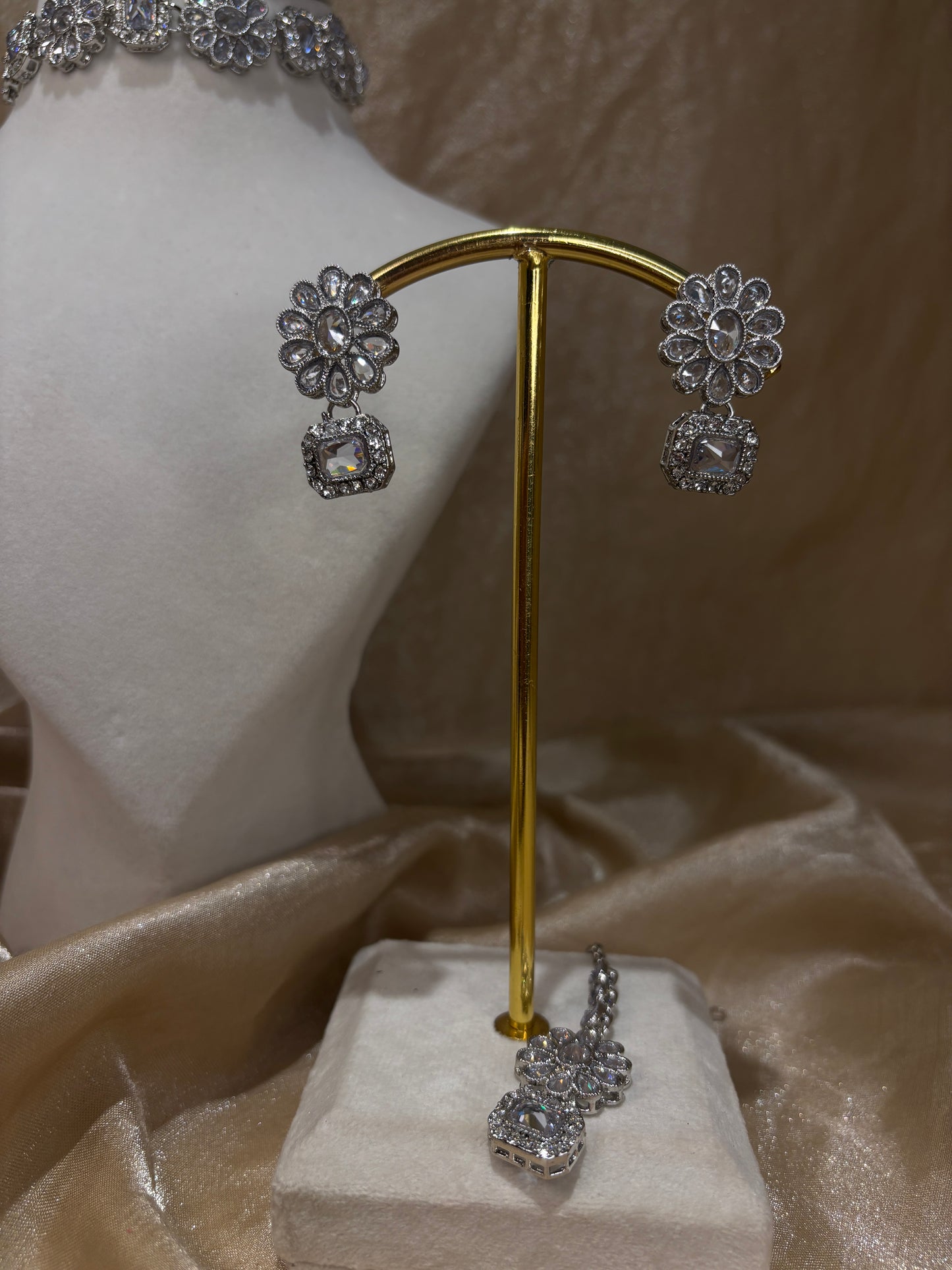 Silver choker set