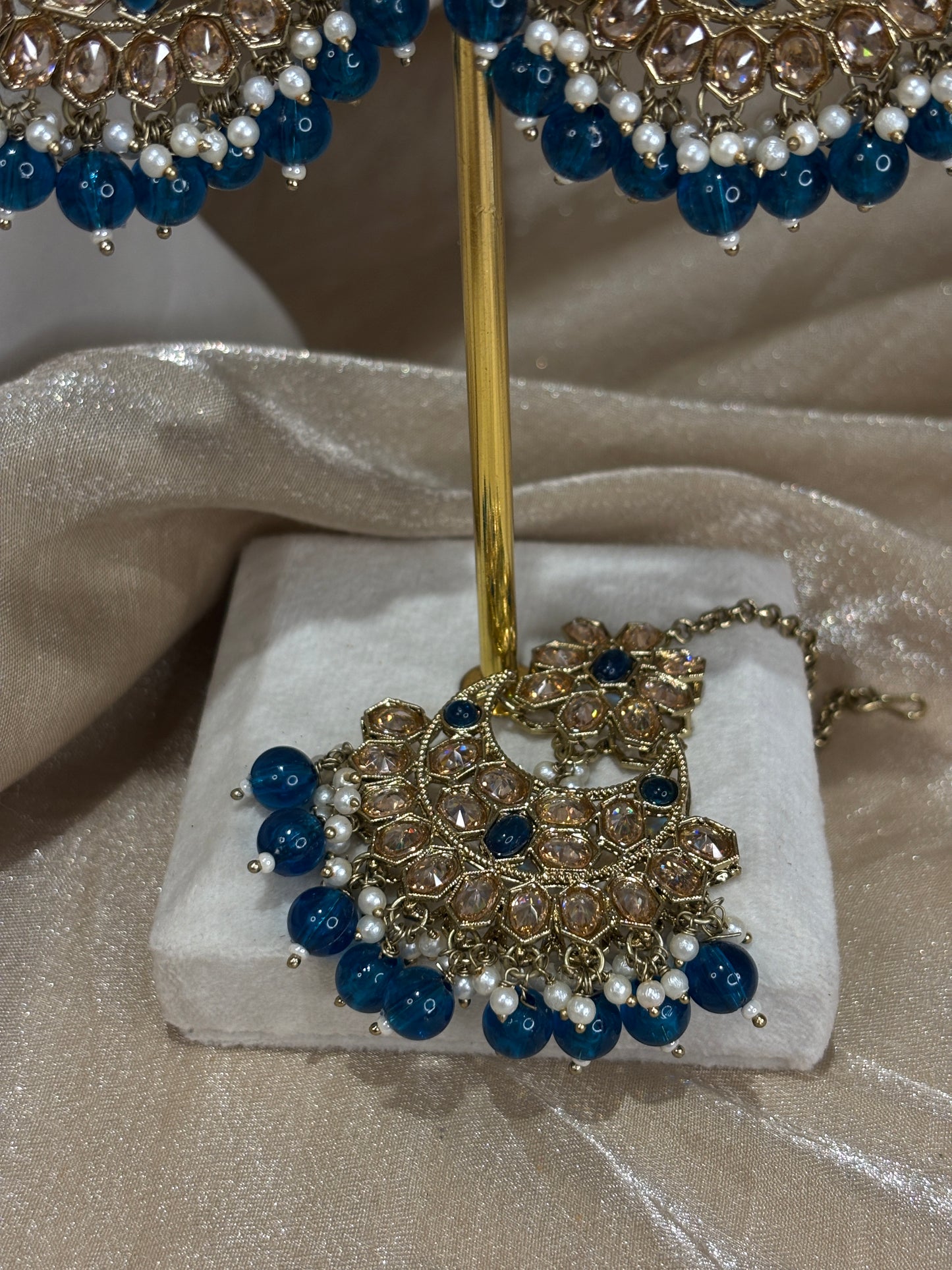 Blue choker set