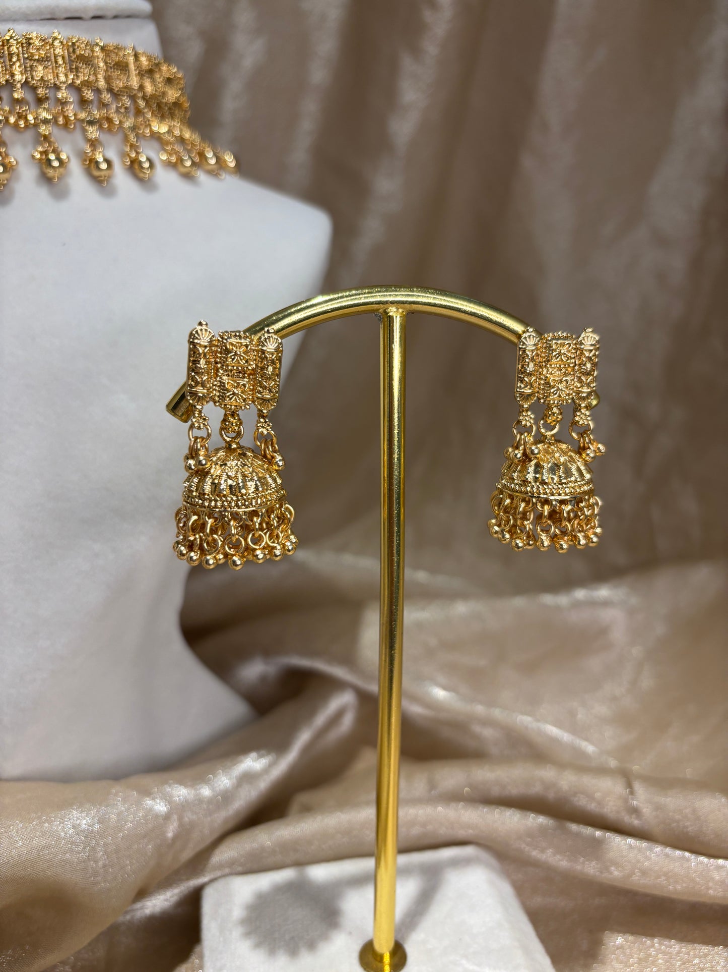 Gold-look choker set