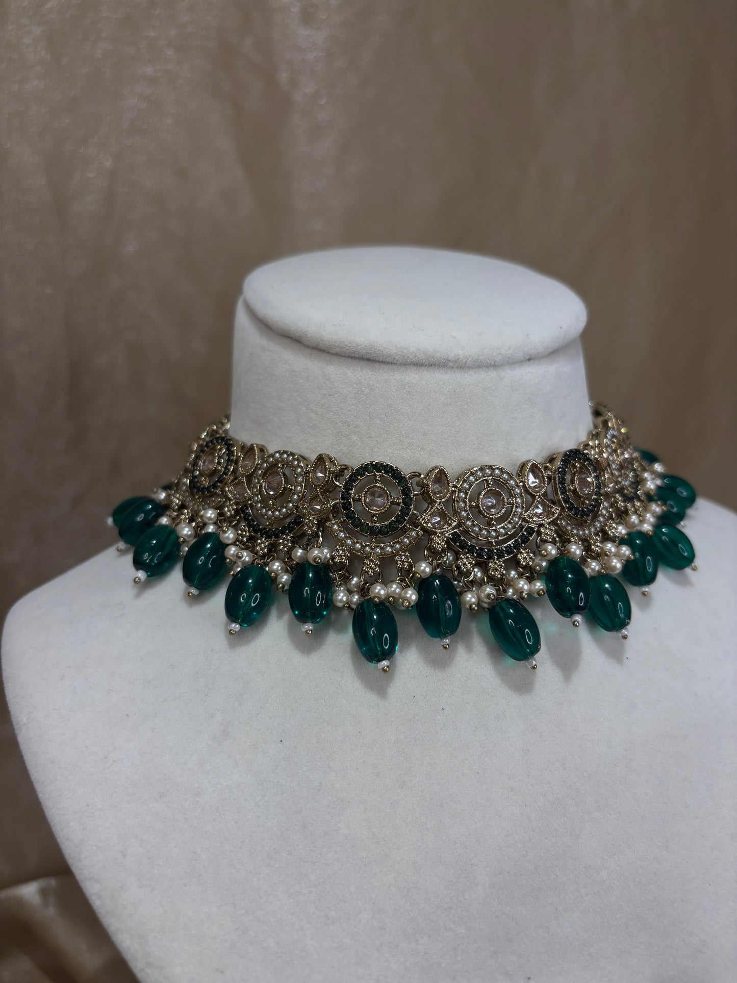 Emerald green choker set