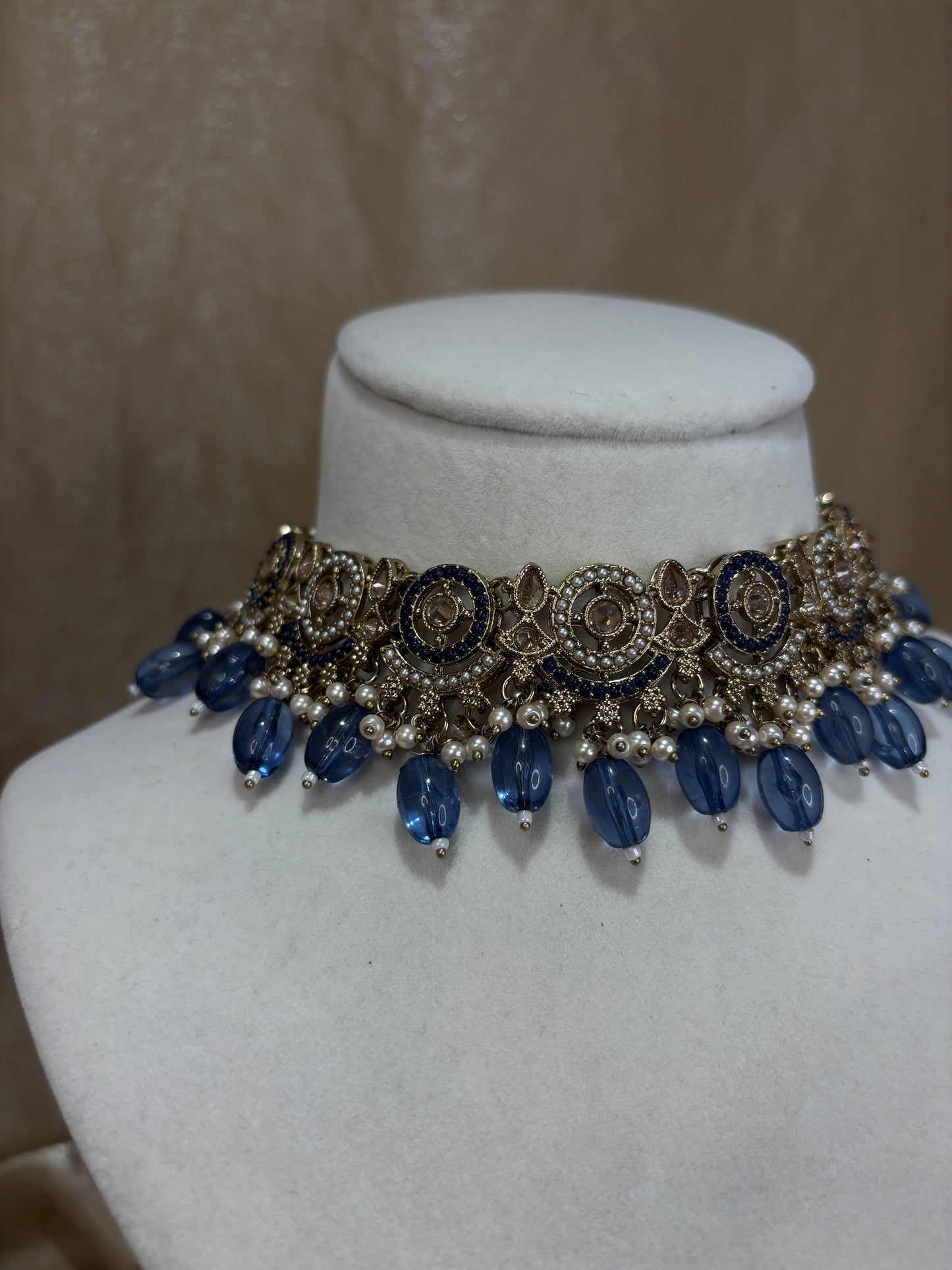 Blue choker set