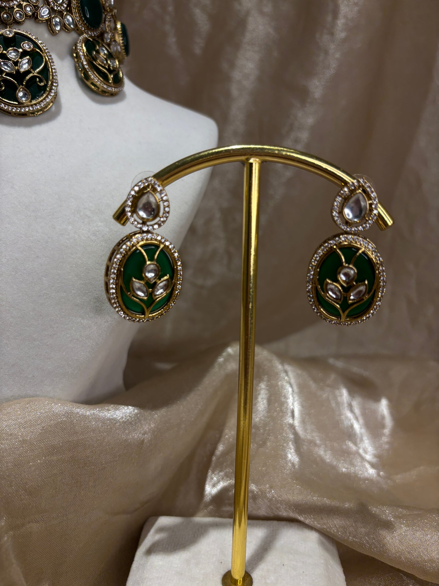Emerald green choker