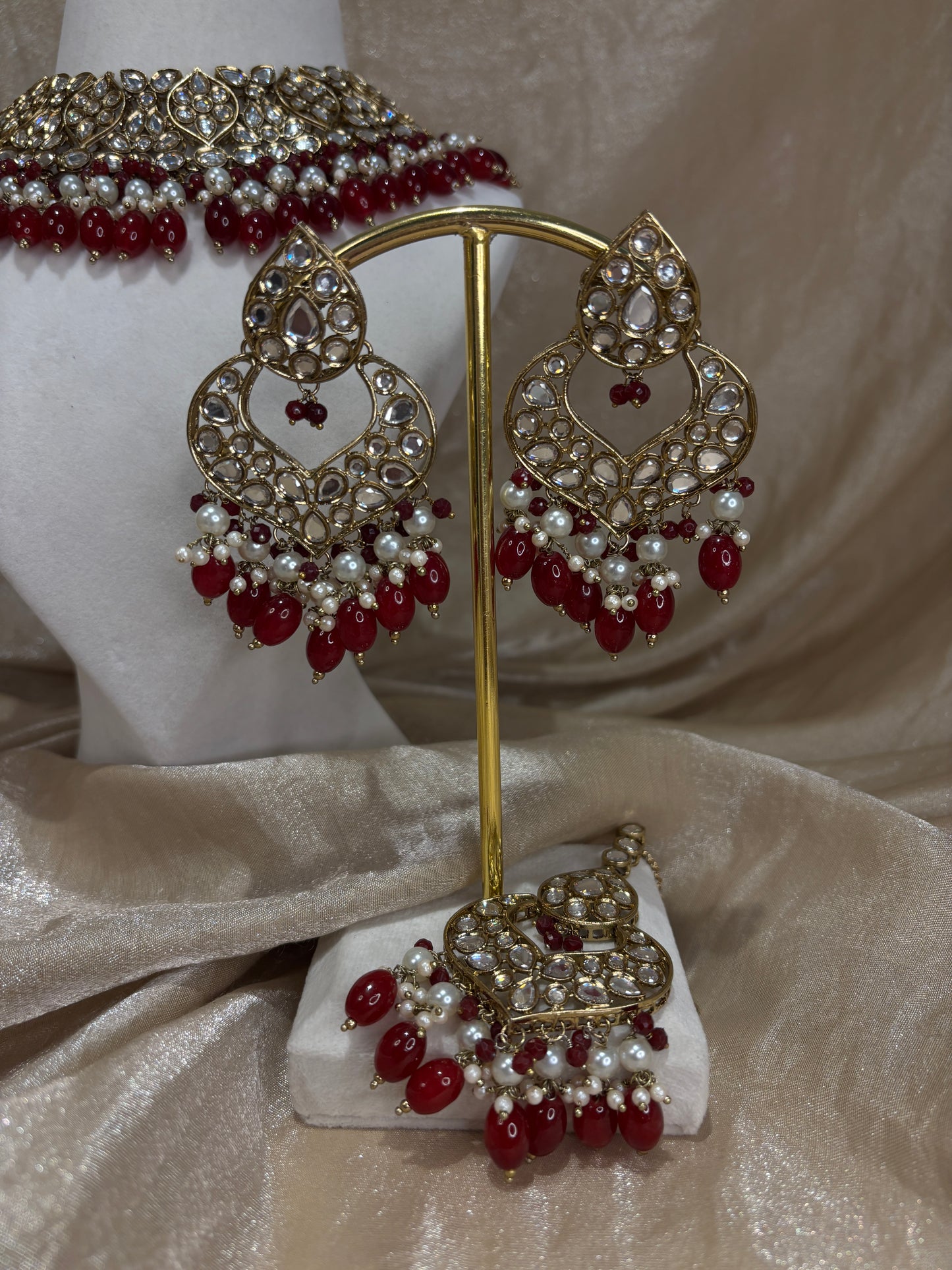 Red choker set