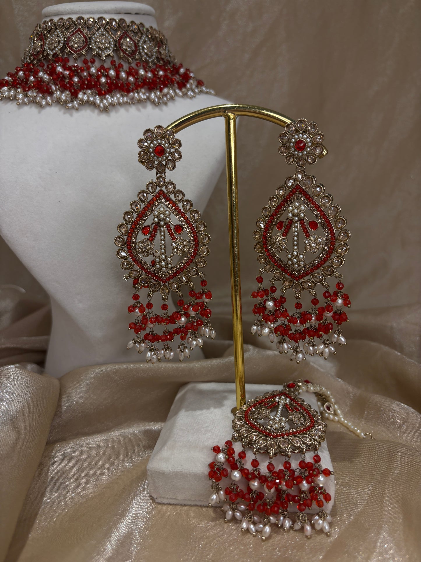 Red choker set
