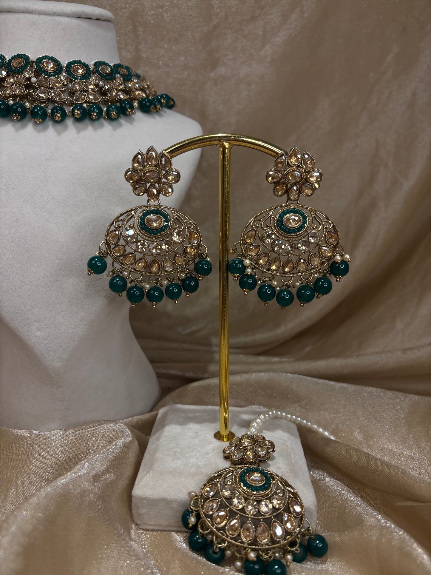 Emearld green necklace set