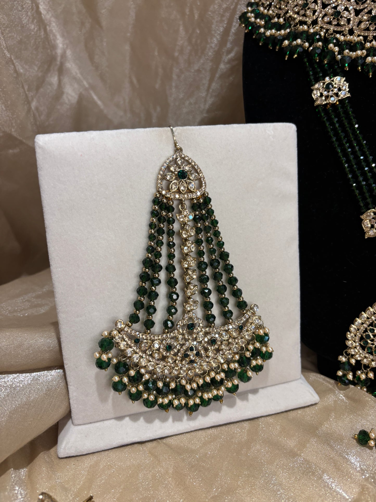 Heavy emerald green set