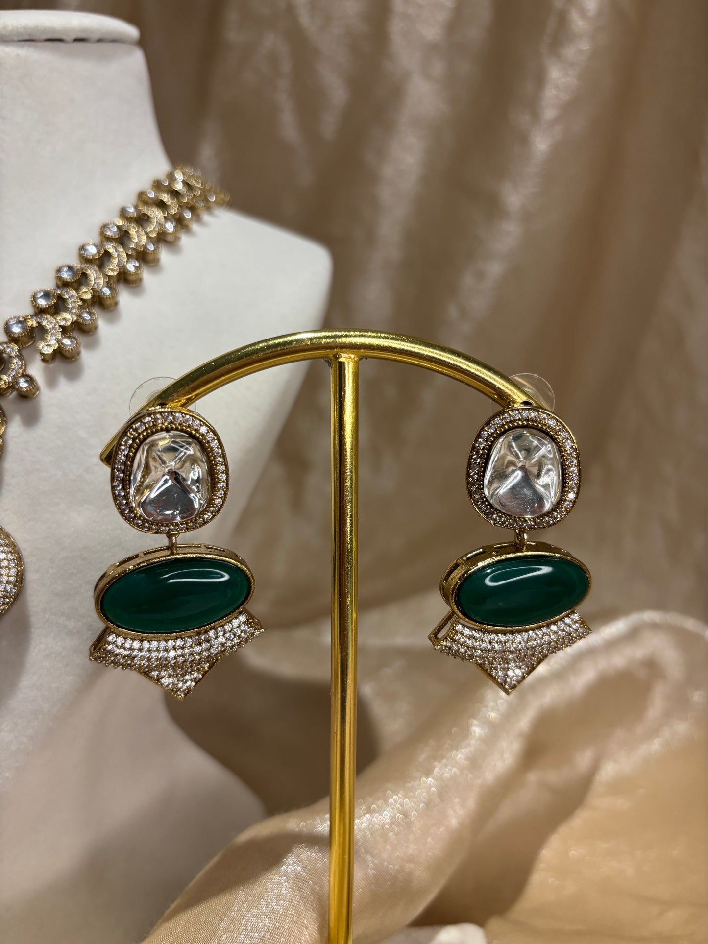 Emerald green necklace set