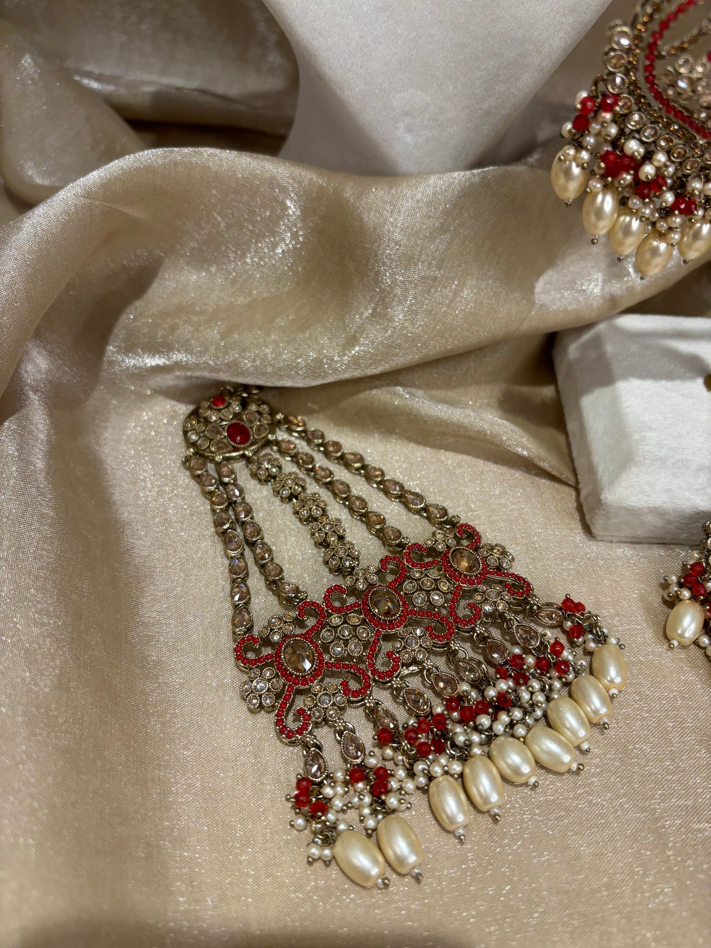 Red choker set