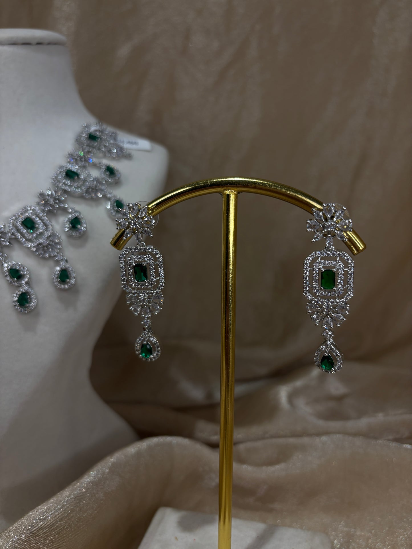 Emerald green necklace set