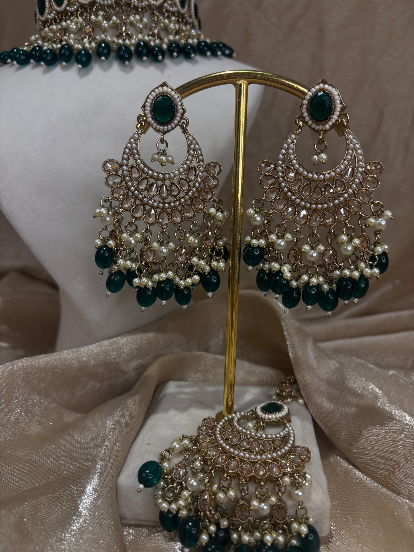 Emerald green choker set