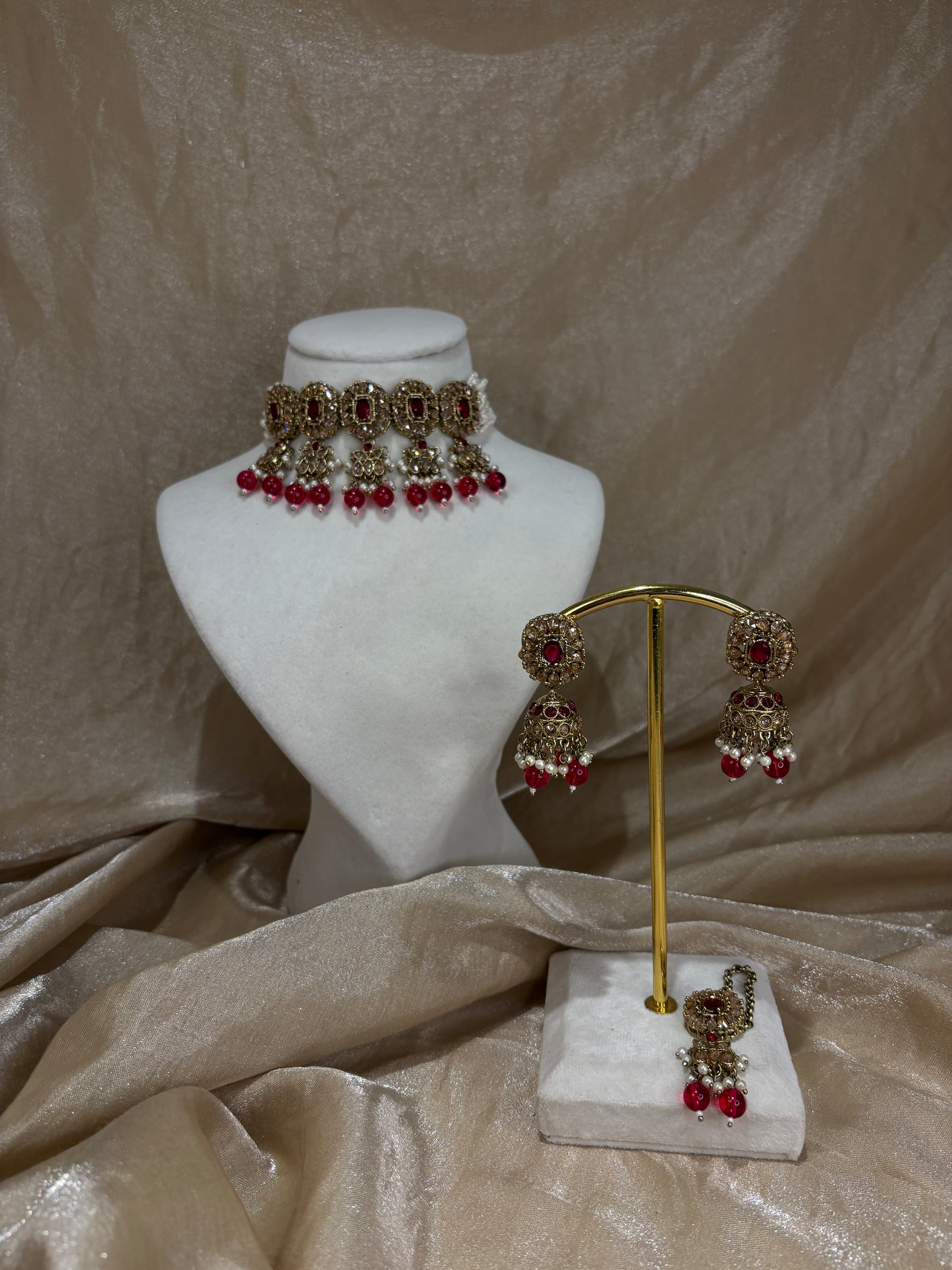 Red choker set