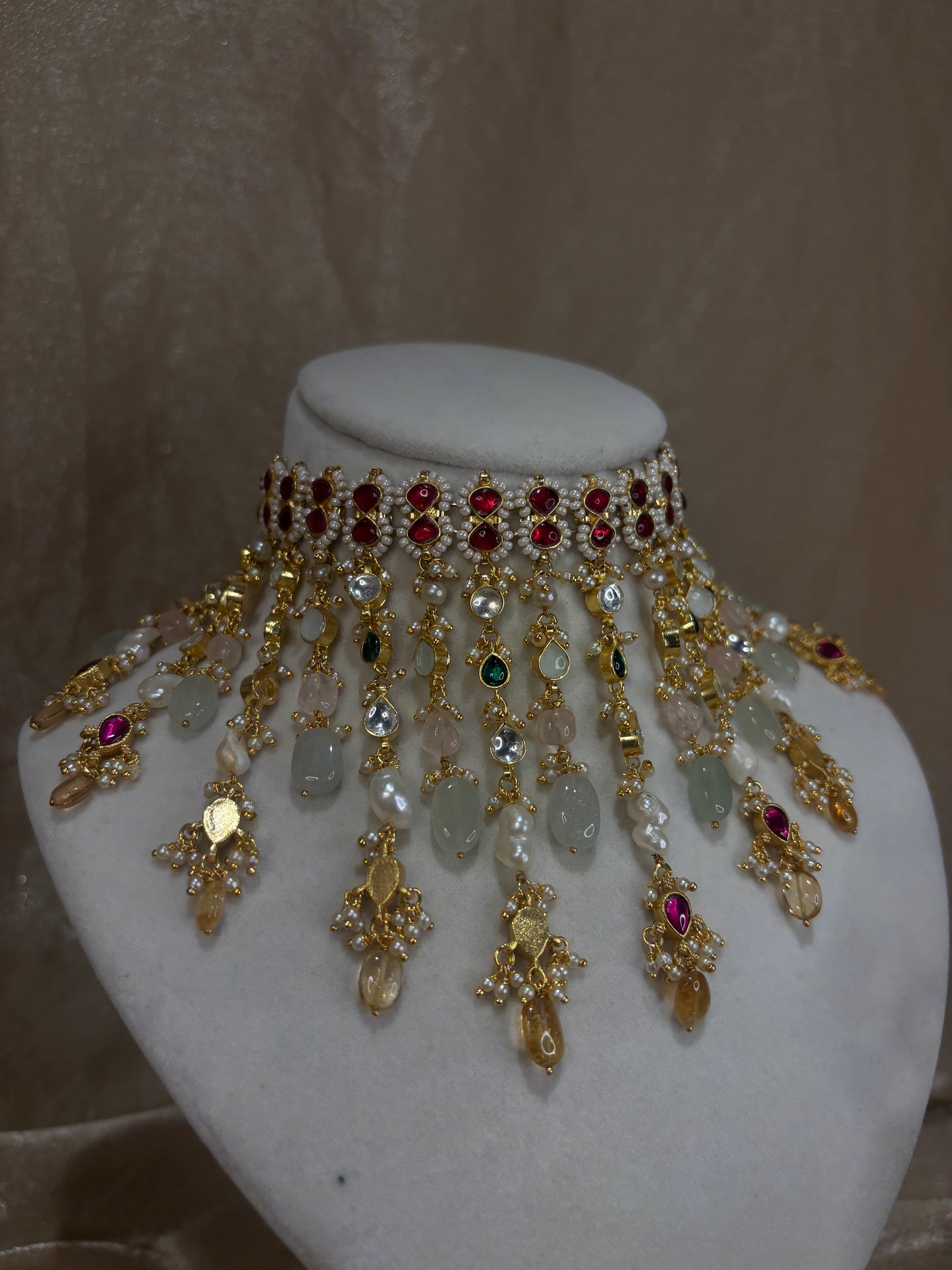 Multi-colour choker set