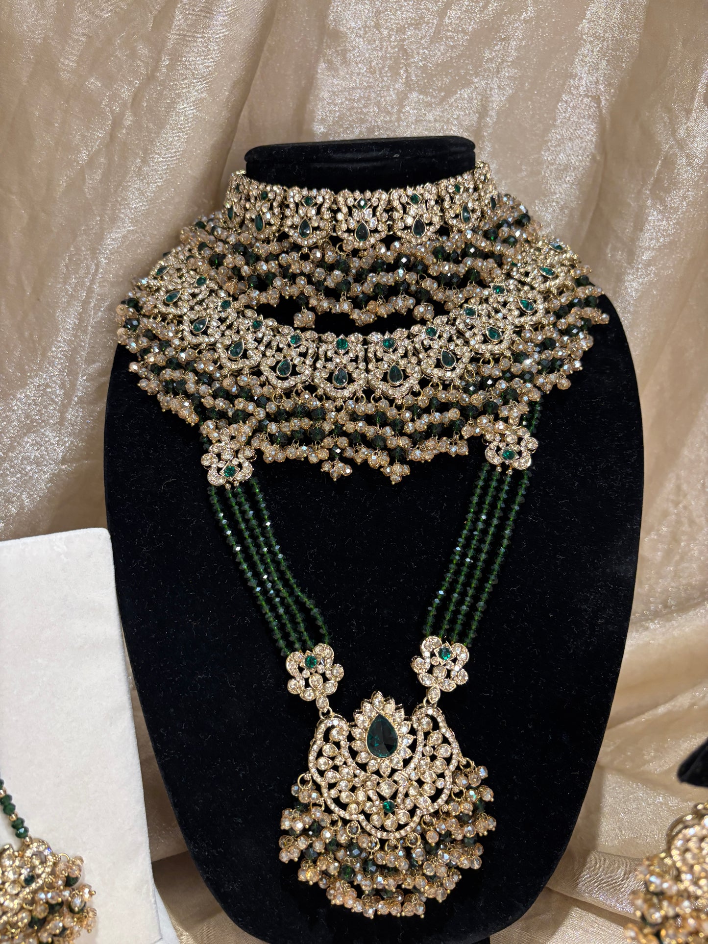 Heavy emerald green set
