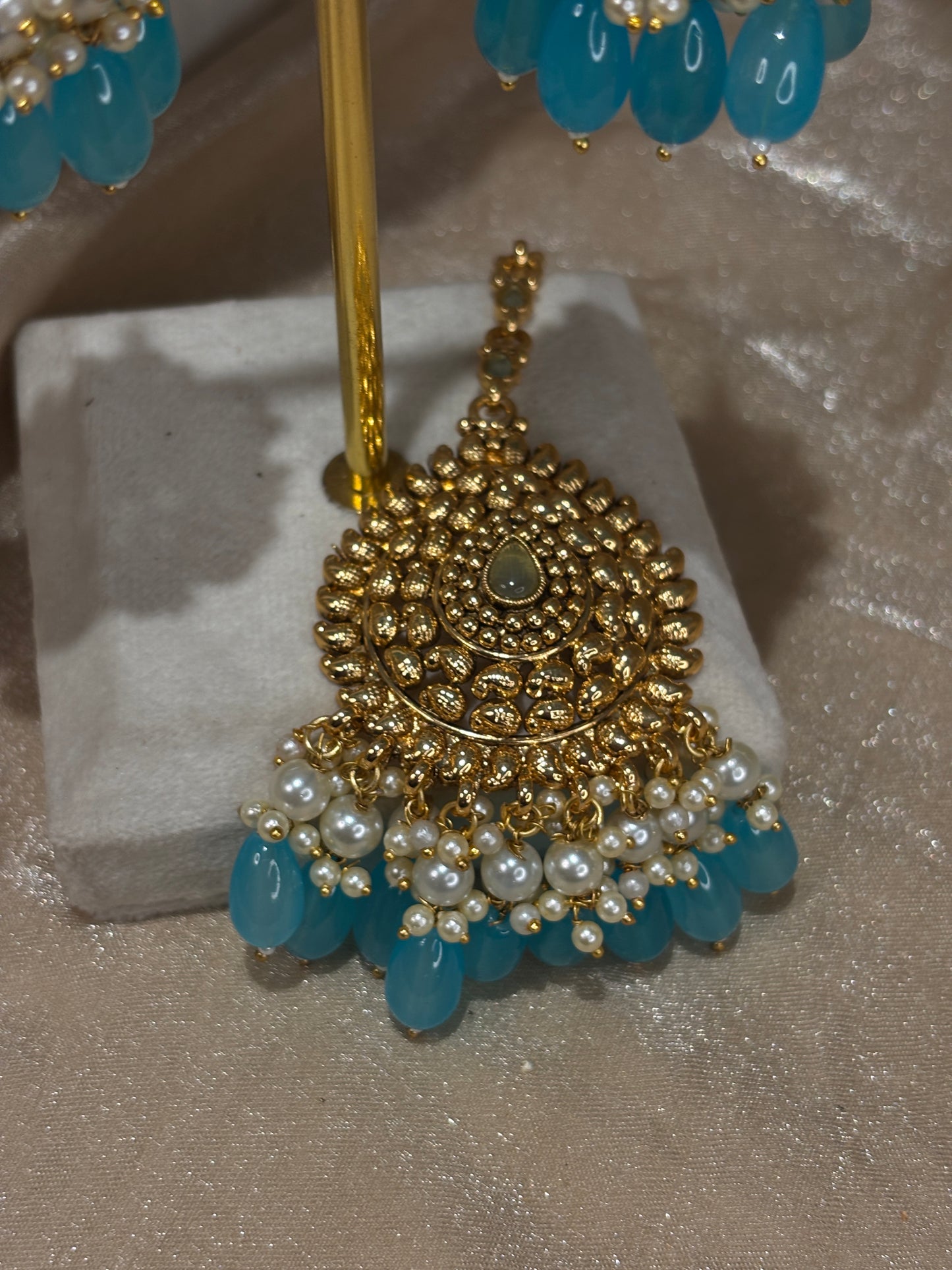 Blue antique gold choker set