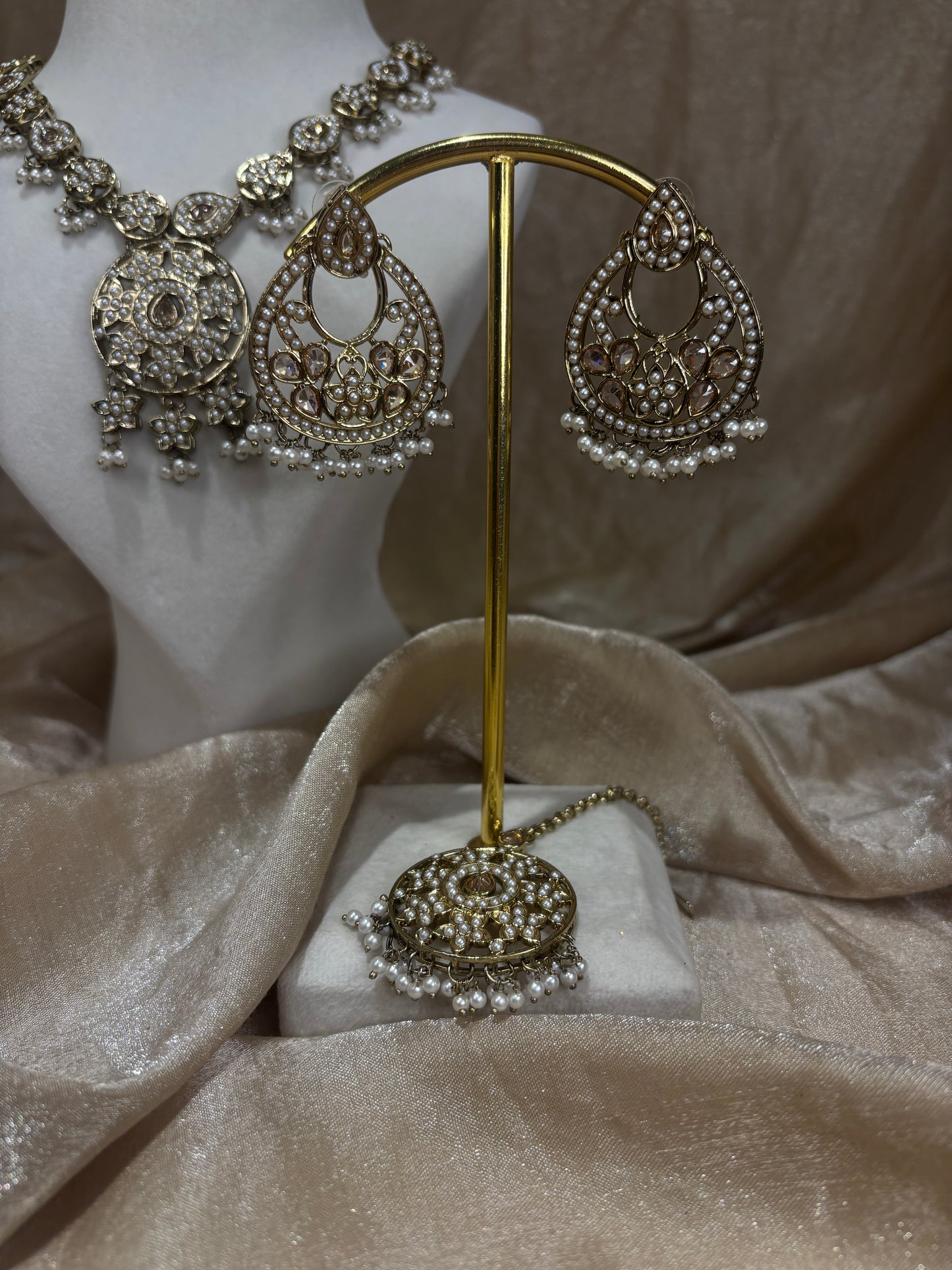 Gold necklace set