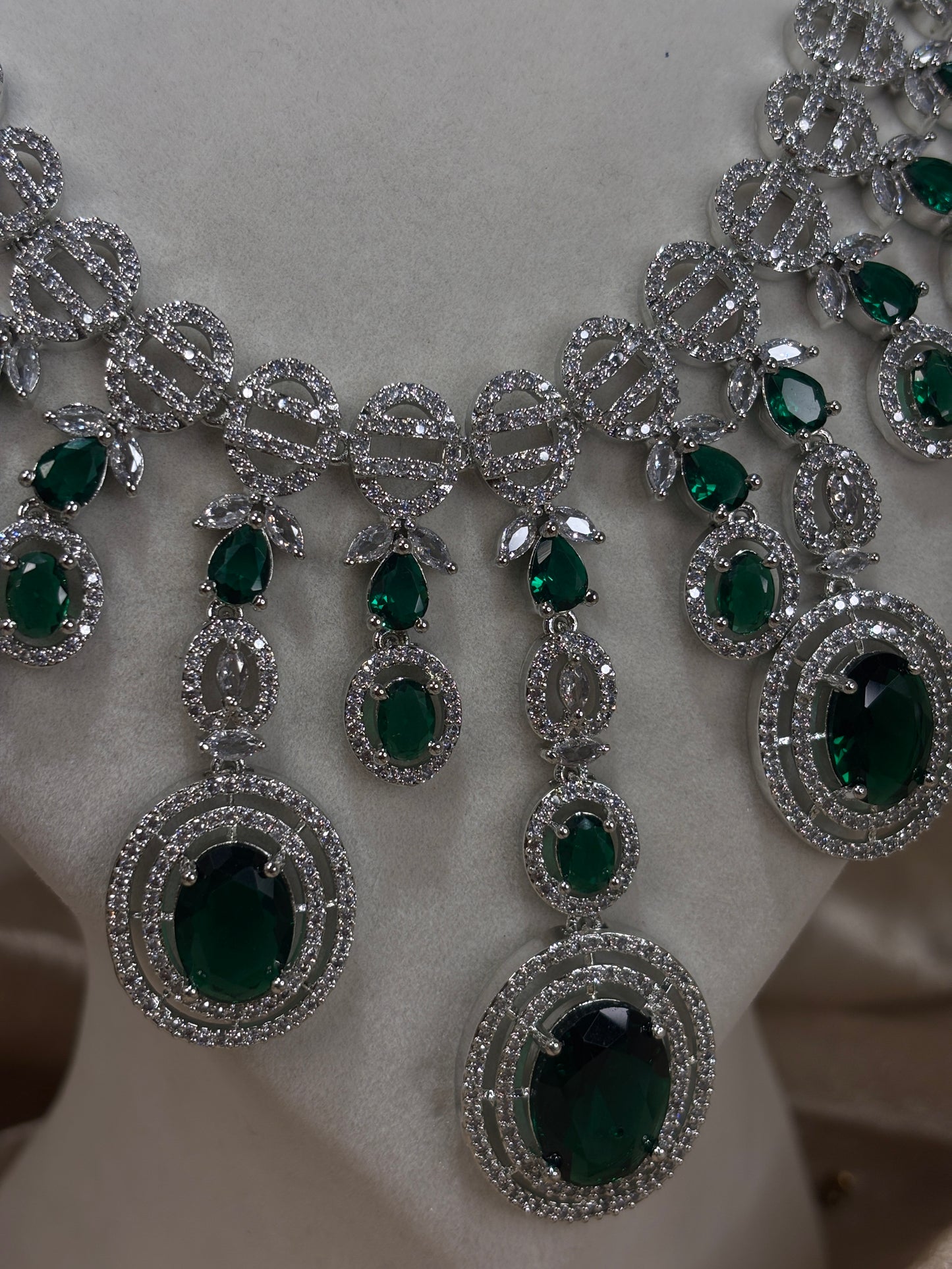 Emerald green necklace set