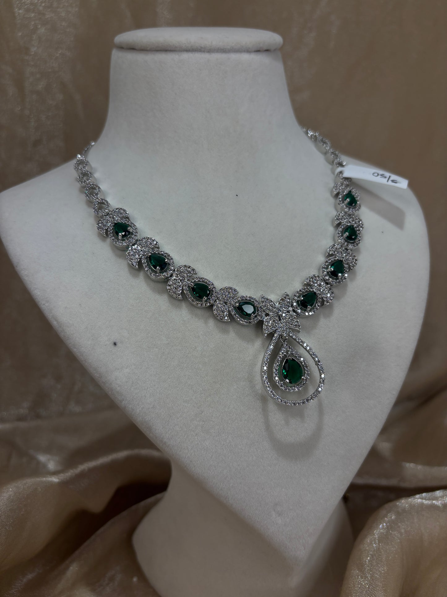 Emerald green necklace set
