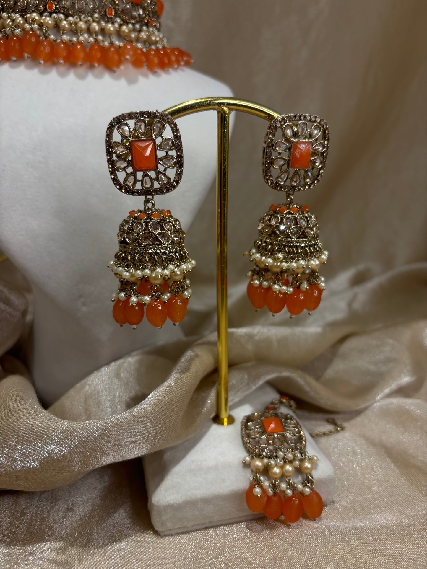 Orange choker set