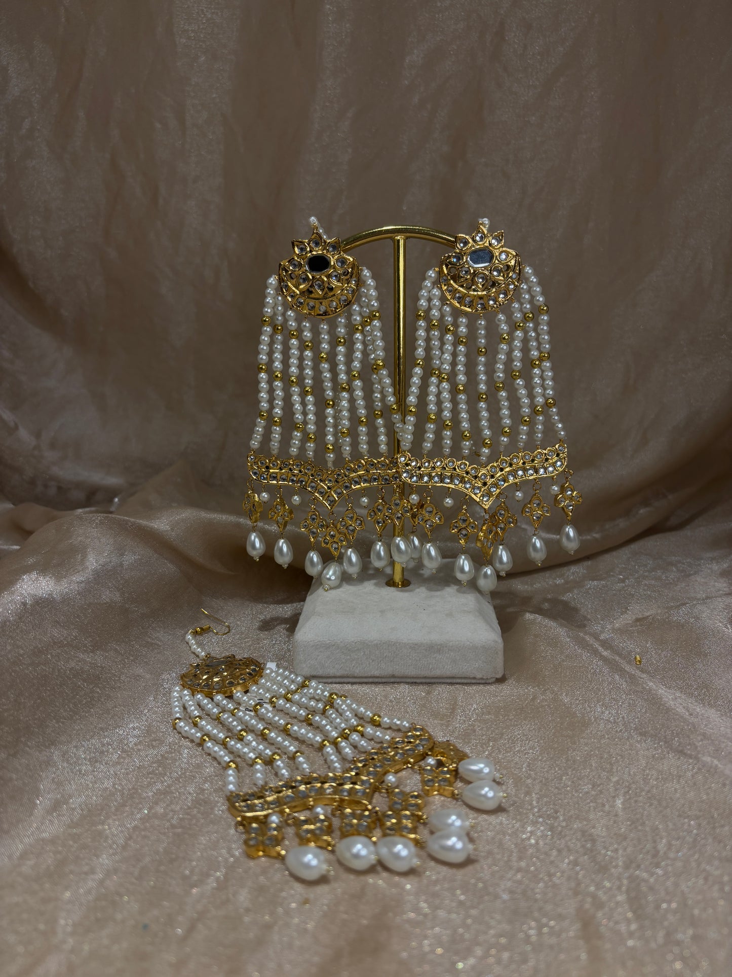 Gold thappa kundan earring/tikka set