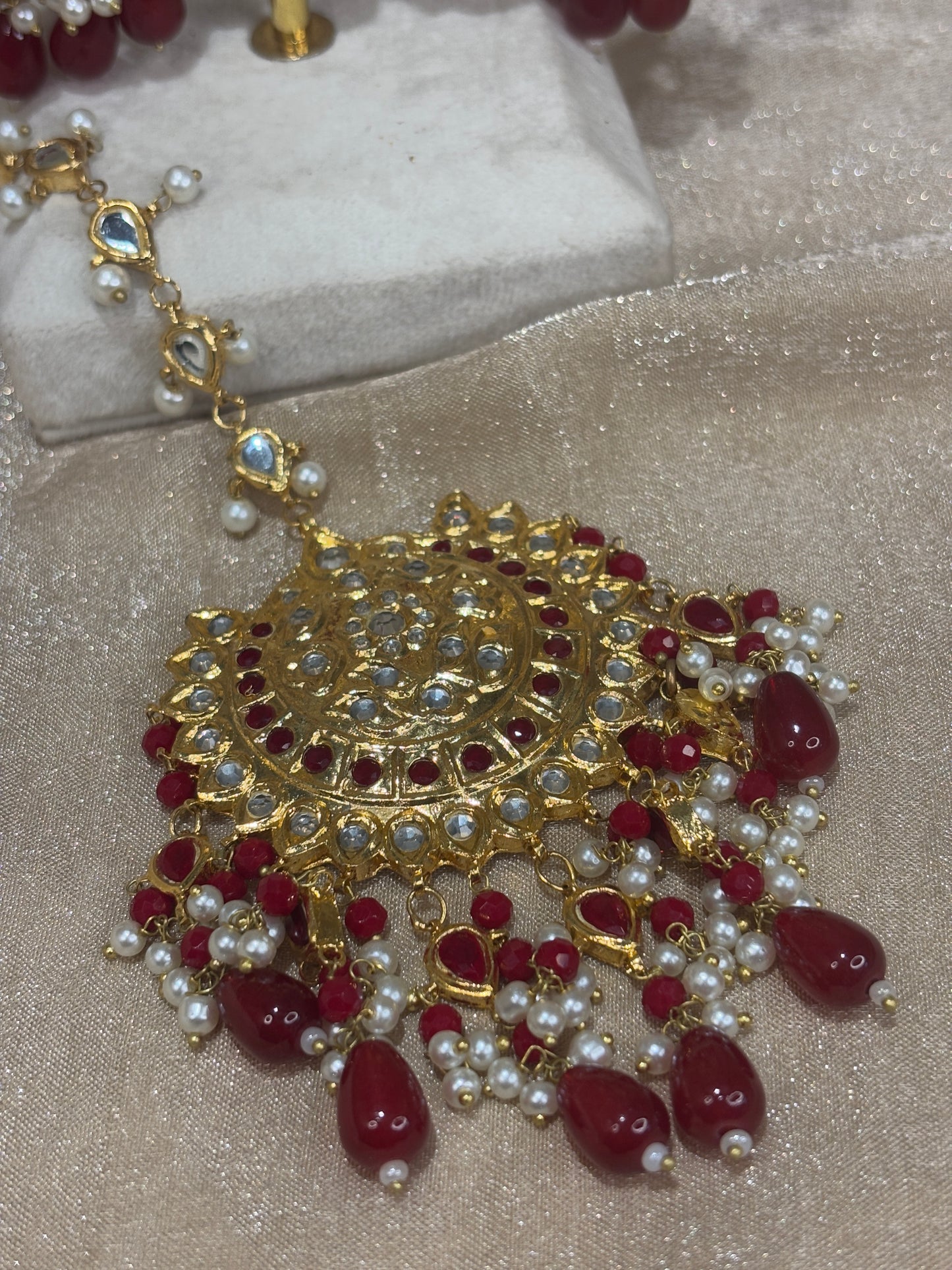 Maroon thappa kundan earring/tikka set