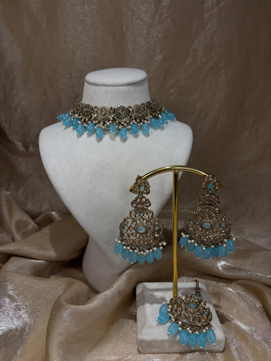 Light blue choker set