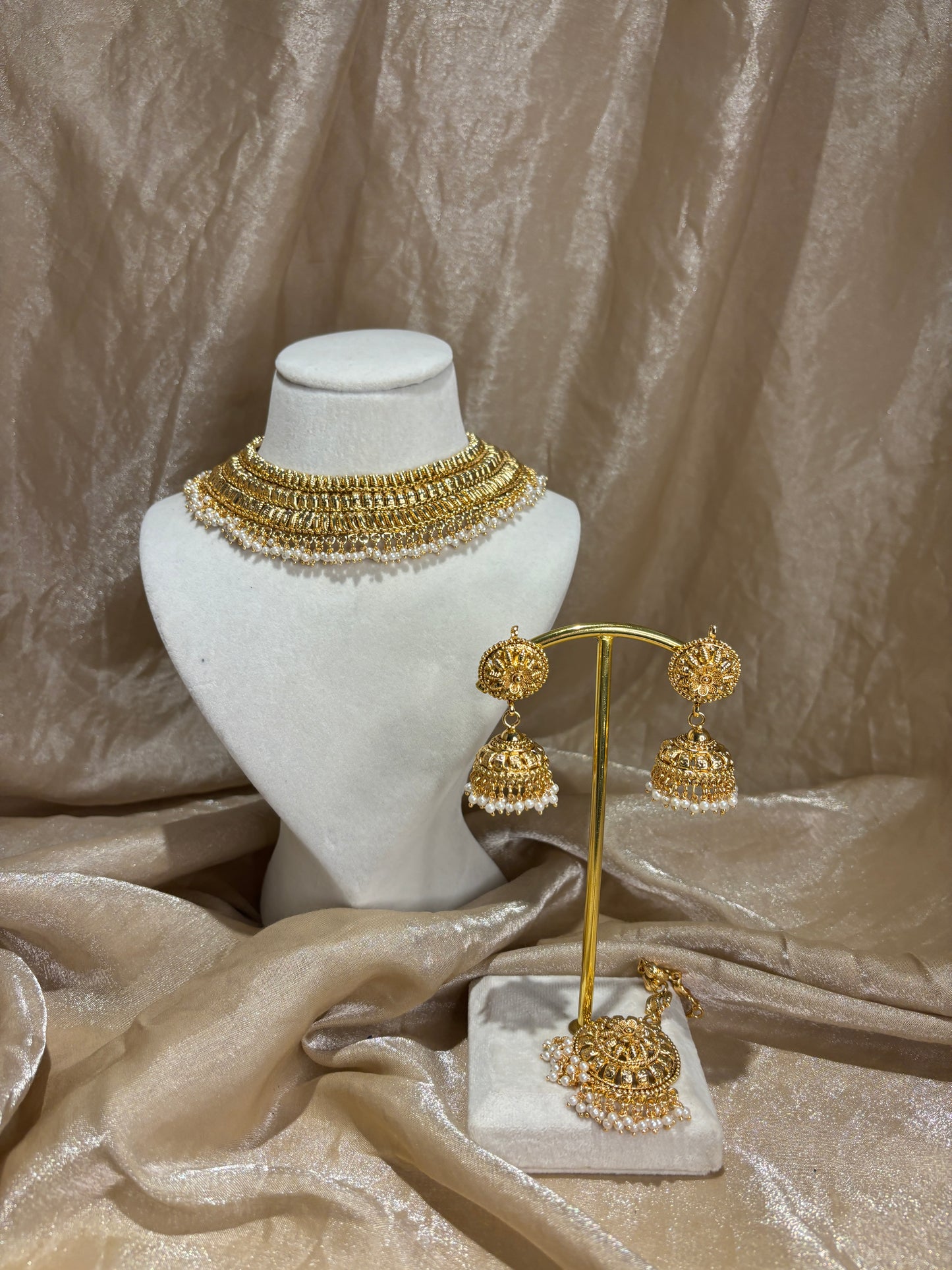 Gold-look necklace set