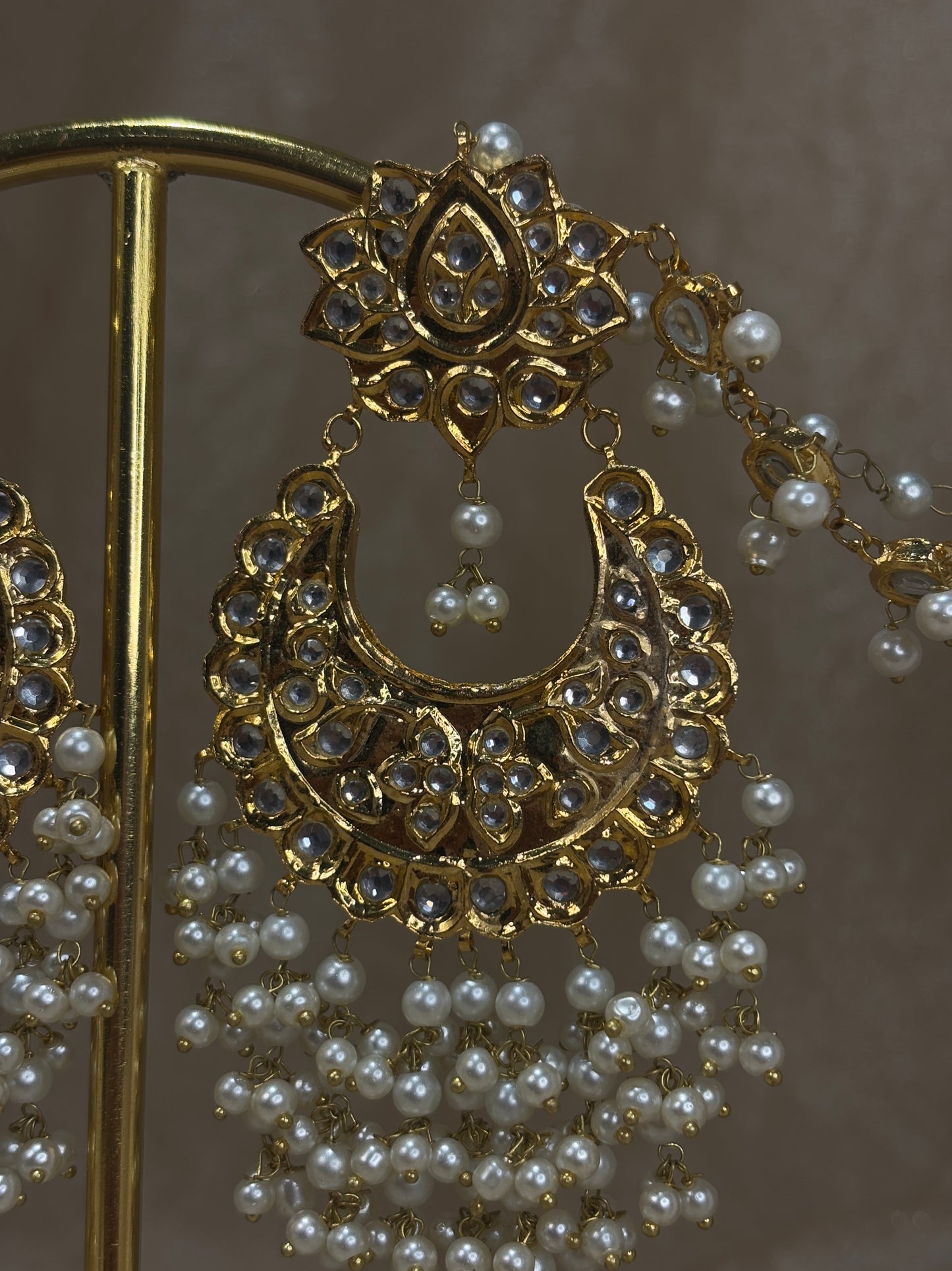 Gold thappa kundan earring/tikka set