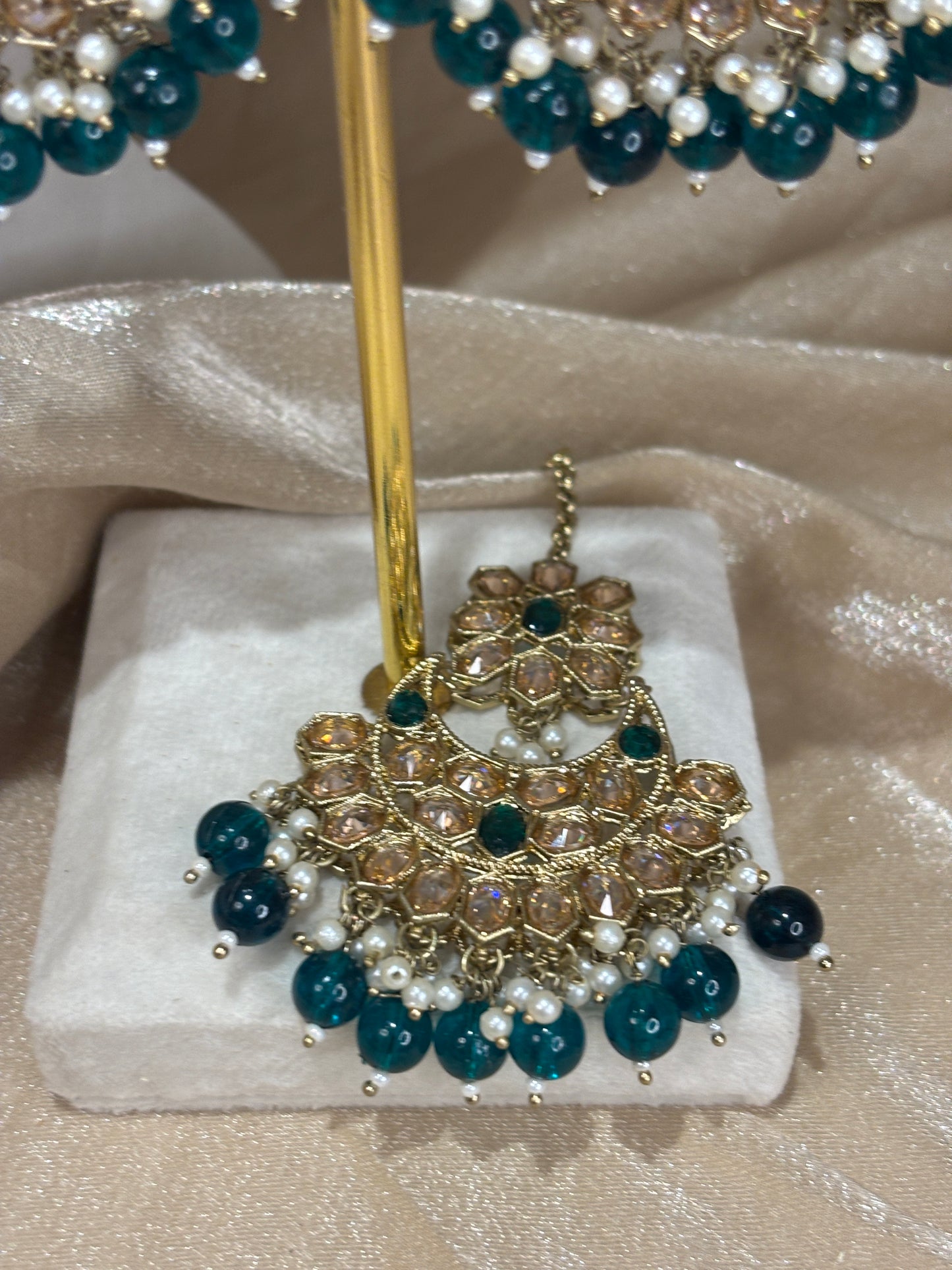 Emerald green choker set
