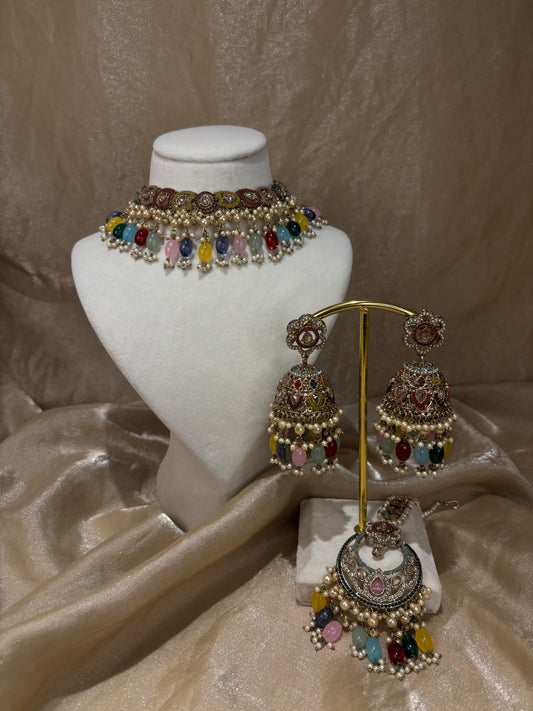 Multi-colour choker set