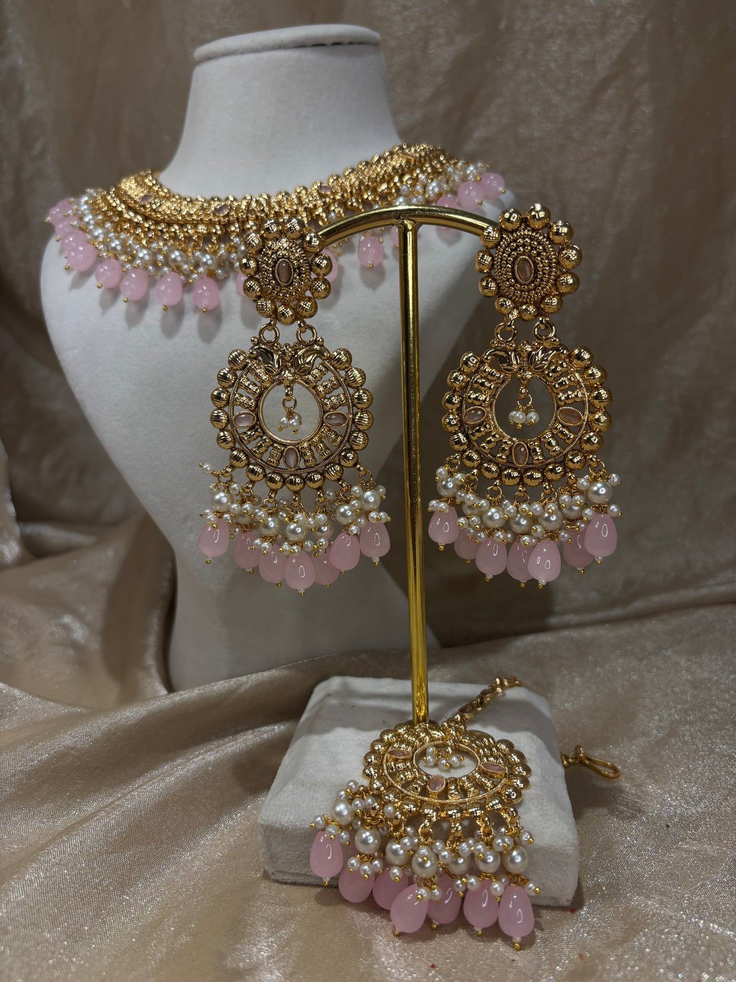 Baby pink antique gold necklace set