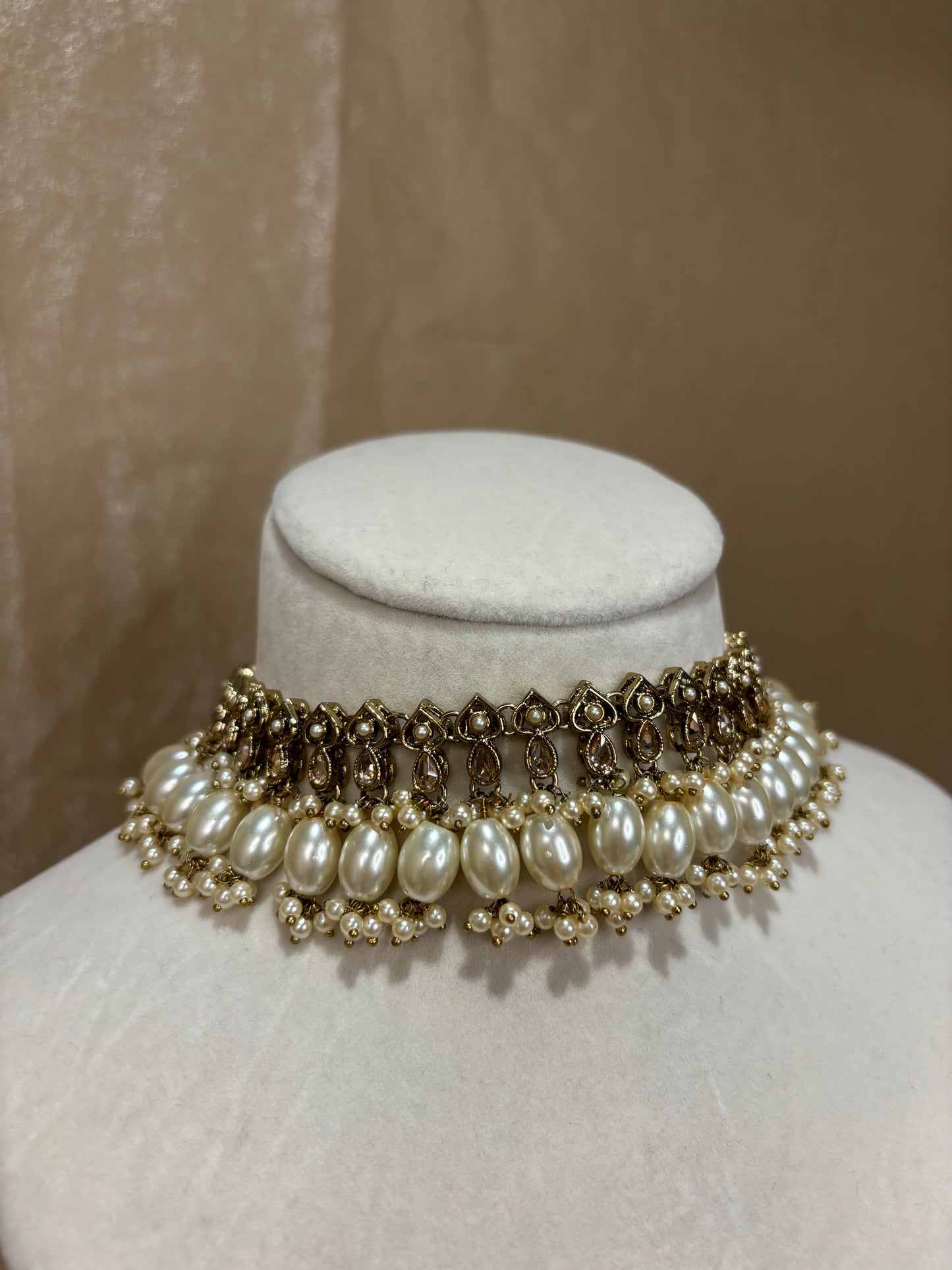 Gold necklace set