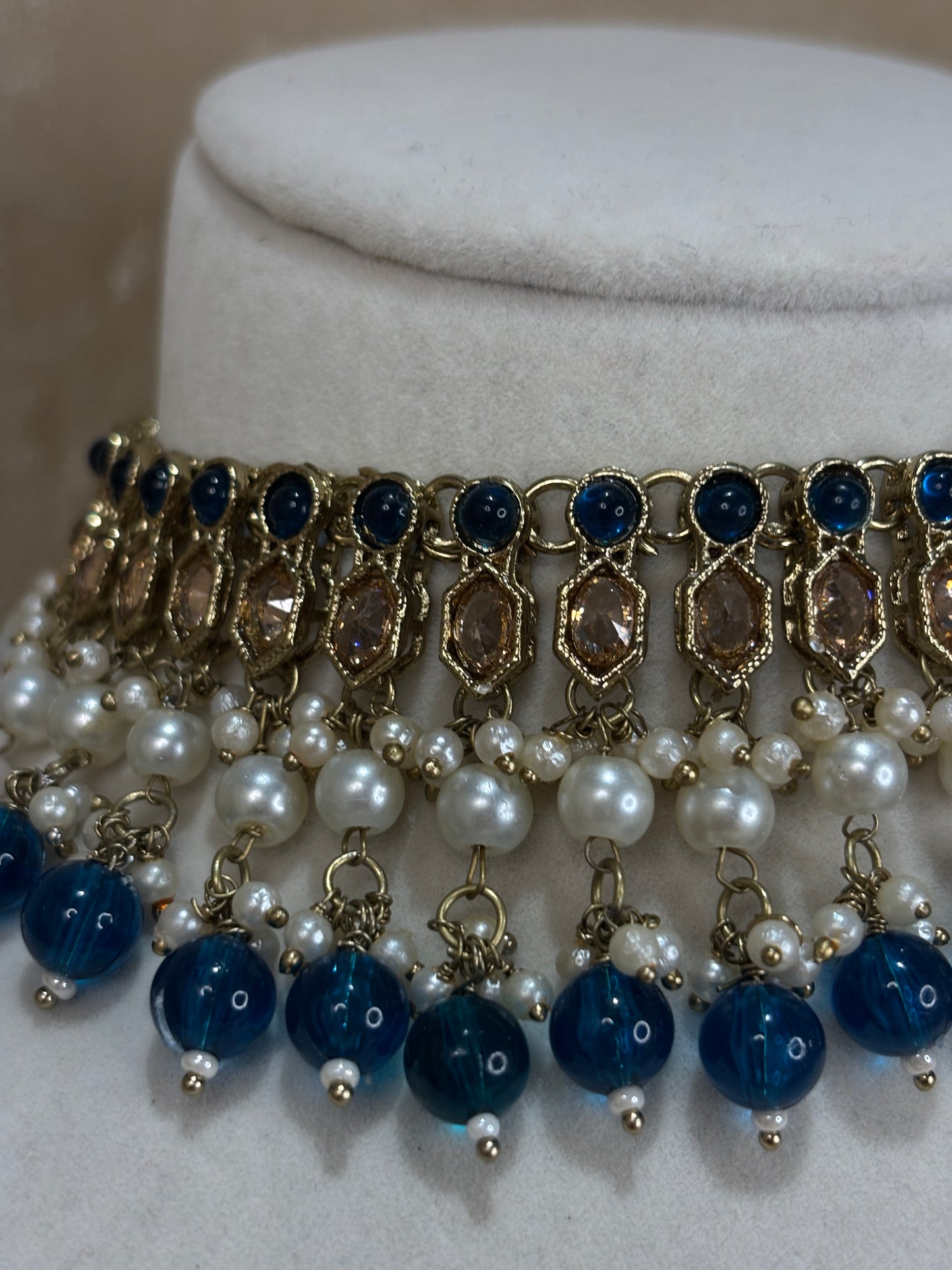 Blue choker set