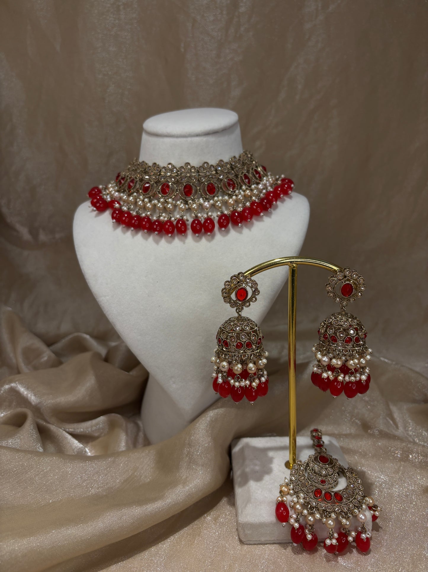 Red choker set