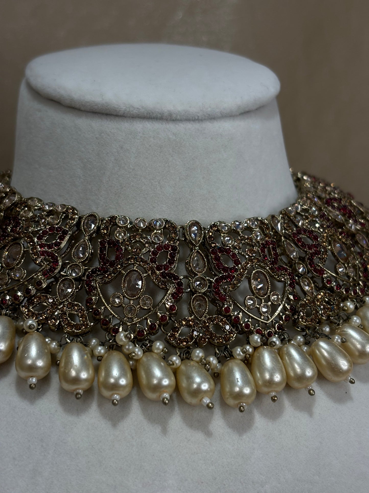 Maroon necklace set
