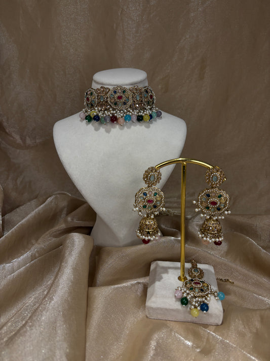 Multi-colour choker set