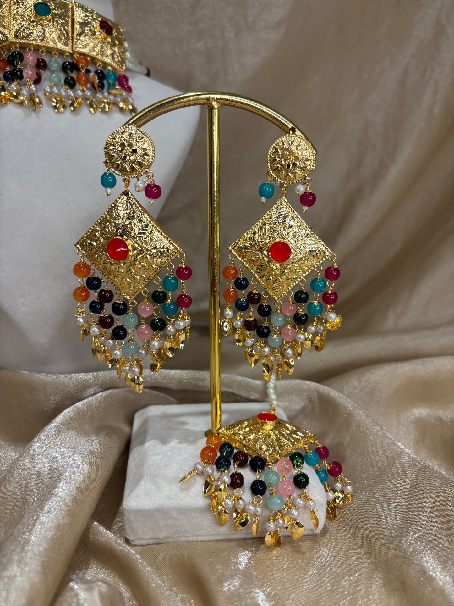 Multi-colour jadau choker set