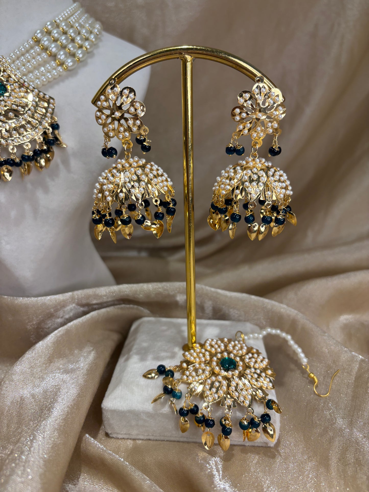 Emerald green jadau necklace set