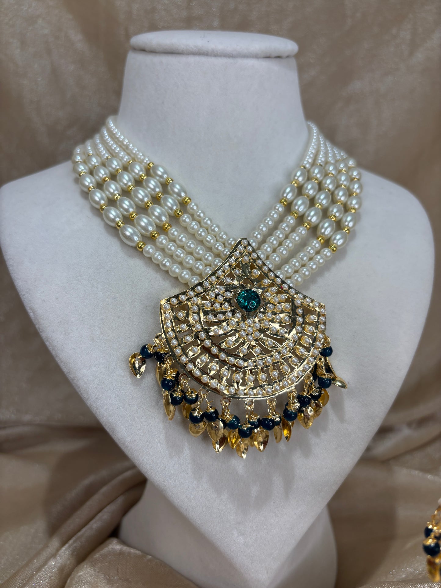 Emerald green jadau necklace set