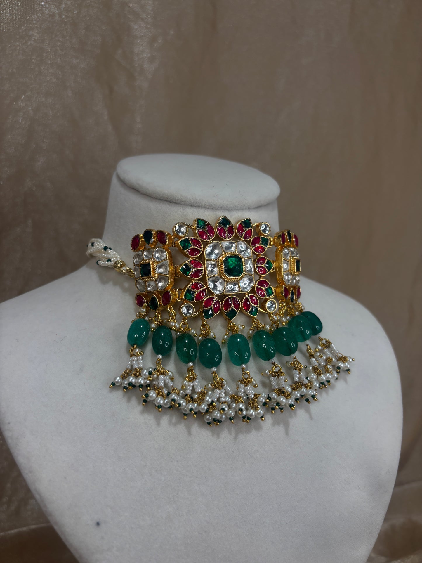Red/emearld green choker set